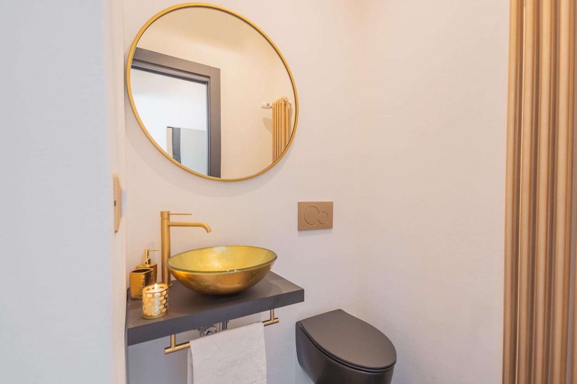Como Dreams Apartments By Rent All โกโม ภายนอก รูปภาพ