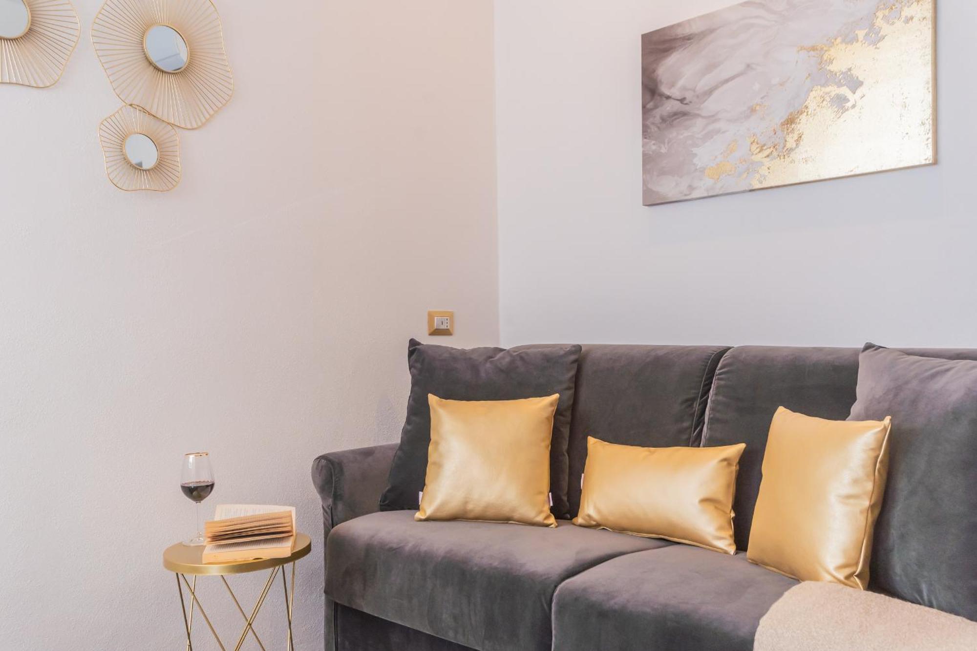 Como Dreams Apartments By Rent All โกโม ภายนอก รูปภาพ